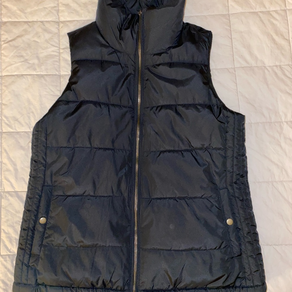 Old Navy Women’s Black Puffer Vest - NWOT